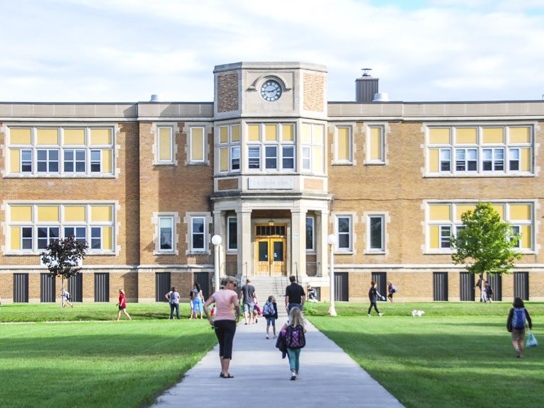 programme scolaire, Canada, Ontario, Belleville, Hastings & Prince Edward, district scolaire de Hastings, études à l’étranger, immersion académique, école au Canada, séjour éducatif, seconde rétho, expédis, bourse, rétho, apprendre l'anglais, anglais, immersion linguistique, host family